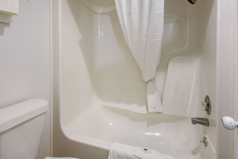Bathroom 4, Motel 6 Freeport, TX, Brazoria