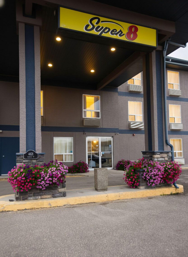 Exterior & Views 1, Super 8 by Wyndham Whitecourt, Division No. 13