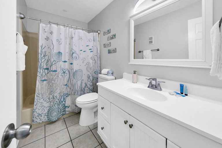 Bathroom, Endless Summer B4, Bay