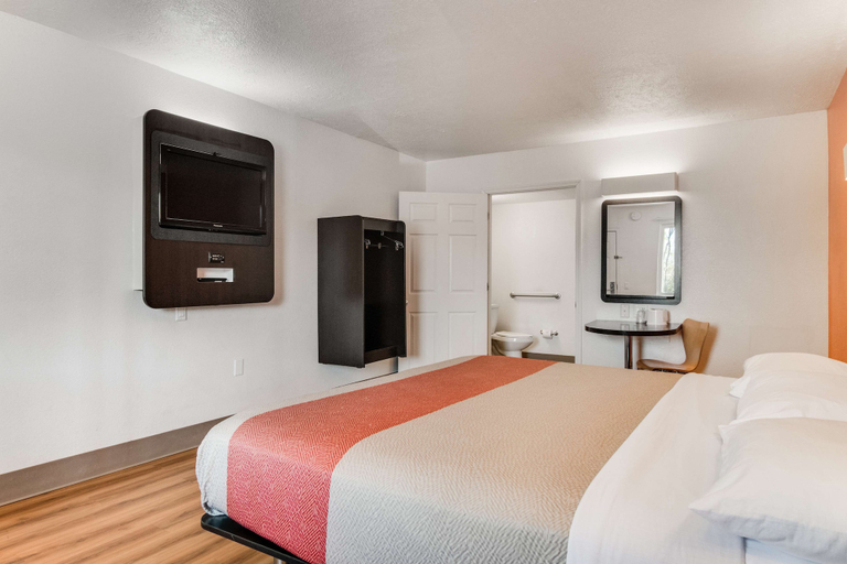 Bedroom 3, Motel 6 Youngstown, OH, Trumbull