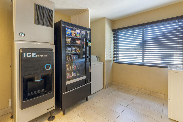 Food & Drinks 5, Best Western Long Beach Inn, Pacific