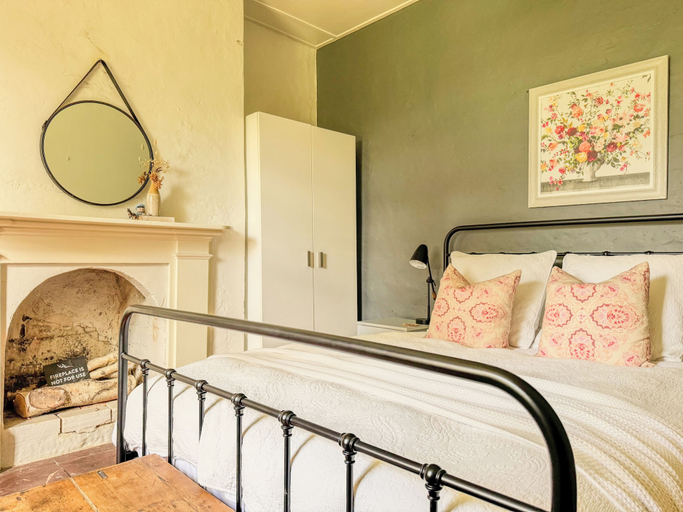 Bedroom 2, Clonmara Country House & Cottages, Moyne - South