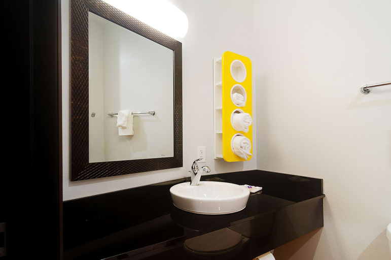 Bathroom 4, Motel 6 Midland, TX, Midland