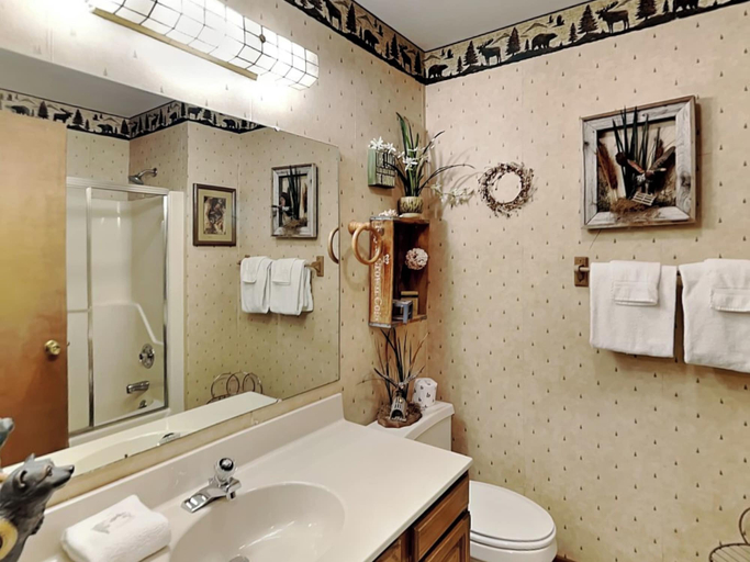 Bathroom 2, Blue Heron by Taylor Made Deep Creek, Garrett