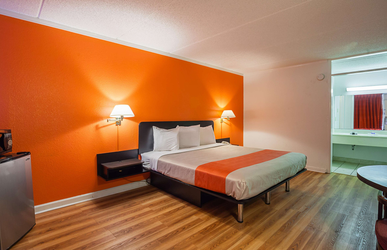 Bedroom 4, Motel 6 Tifton, GA, Tift