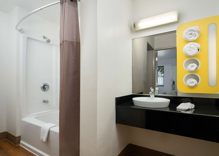 Bathroom 4, Motel 6 Goleta, CA - Santa Barbara, Santa Barbara