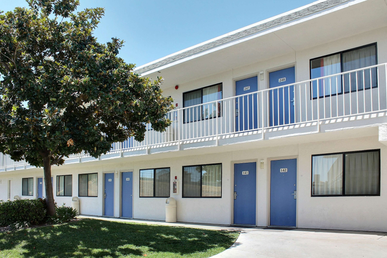 Exterior & Views 1, Motel 6 Atascadero, CA, San Luis Obispo