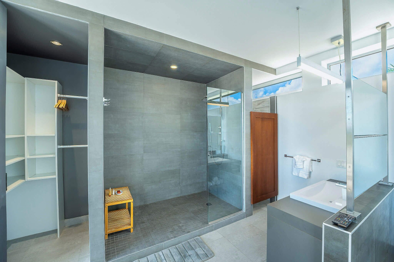 Bathroom 4, Vacation Villa, Oceanview and Hotel Amenities v1