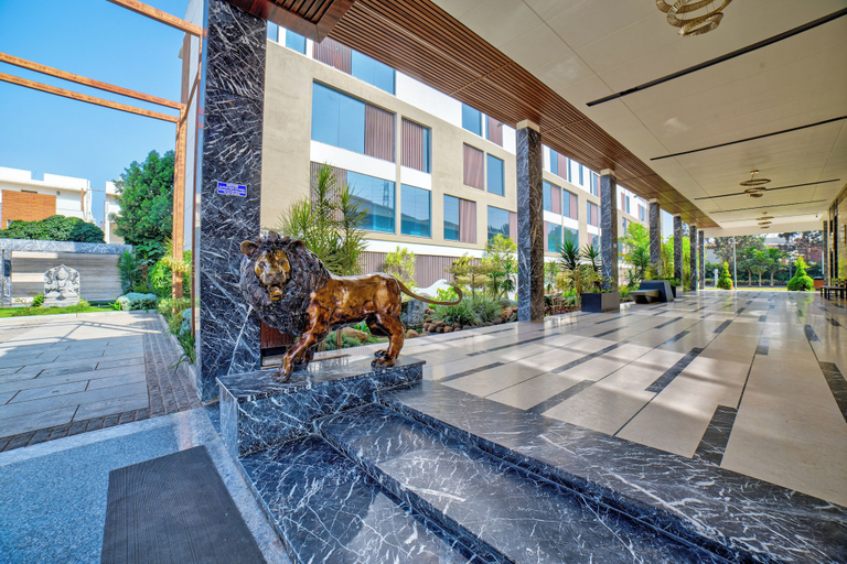 Exterior & Views 2, VRR Hotel's And Convention Centre, Bangalore