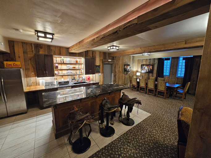 Food & Drinks 4, Eaglescape Suites and Event Center, Custer