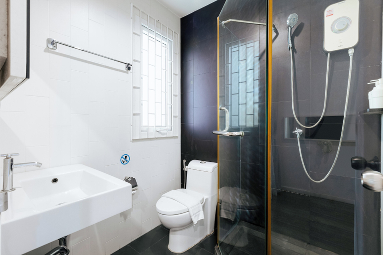 Bathroom 5, Blu Monkey Boutique Samkong (formerly Blu Monkey Bed & Breakfast Phuket), Phuket Island