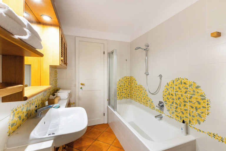 Bathroom 4, B&B Casa Ninni, Genova