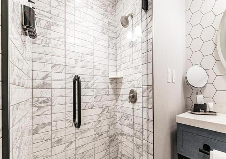 Bathroom, Oak Grove Racing Gaming & Hotel, Christian