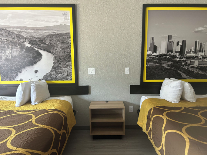 Bedroom 3, Super 8 by Wyndham Houston/Brookhollow NW, Houston