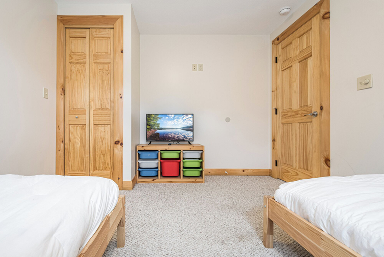 Bedroom 2, Valley Lodge by Taylor Made Deep Creek, Garrett