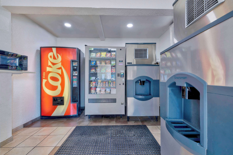 Food & Drinks 5, Motel 6 Anaheim, CA - Fullerton East, Orange