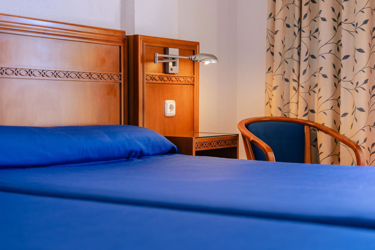 Bedroom 4, Port Europa Hotel, Alicante