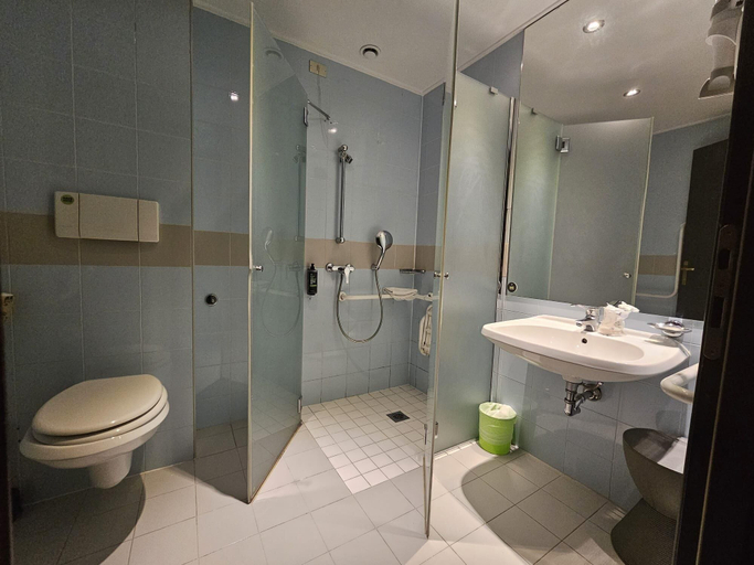 Bathroom 4, B&B Hotel Mantova, Mantua
