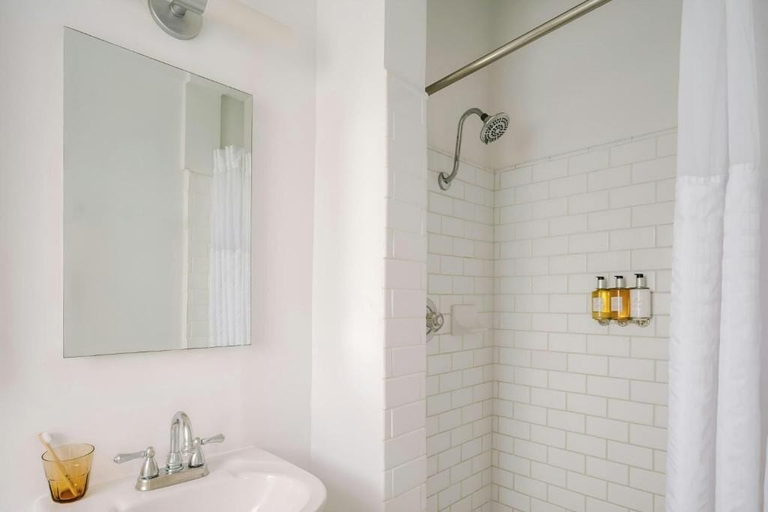 Bathroom 4, Hotel Beverly Terrace - Beverly Hills/West Hollywood, Los Angeles