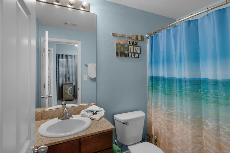 Bathroom, Laketown Wharf 1626, Bay