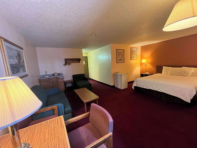 Bedroom 3, Motel 6 Deming, NM, Luna