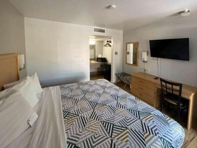 Bedroom 4, Motel 6 Riviera Beach, FL, Palm Beach
