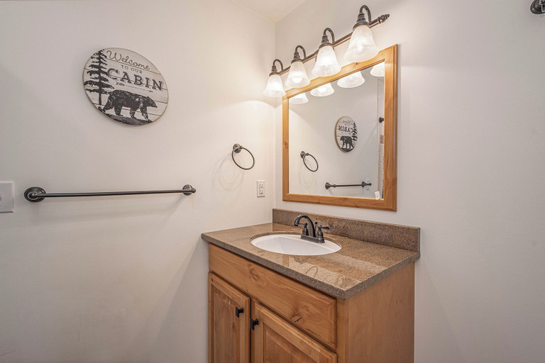 Bathroom 3, Lakeside Dreamin' by Taylor Made Deep Creek, Garrett