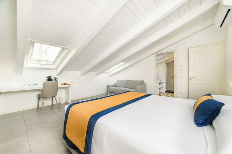 Bedroom 4, Zia Pupetta Suites, Salerno