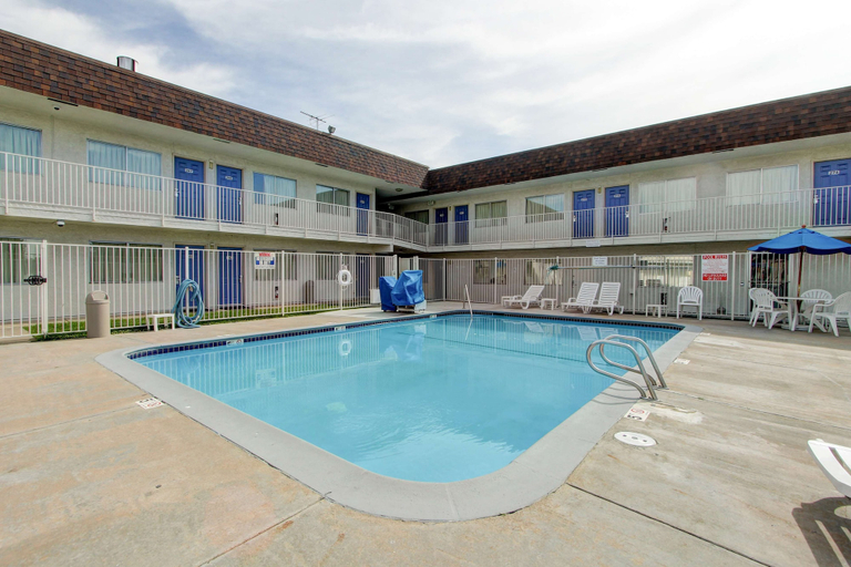 Sport & Beauty 5, Motel 6 Denver, CO - Airport, Denver