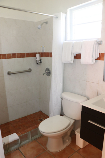 Bathroom 5, Parador MaunaCaribe