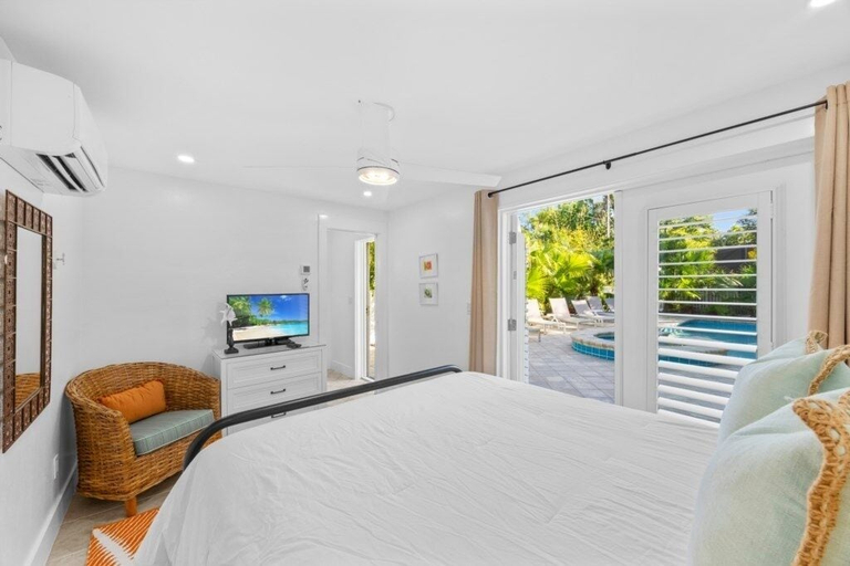 Bedroom 2, Amarelo Sol 4 Bedroom Home by RedAwning, Lee