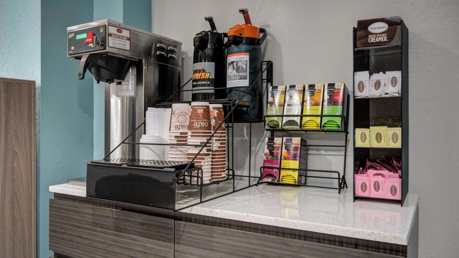 Food & Drinks 5, Studio 6 Ontario, Ca - Convention Center - Airport, San Bernardino