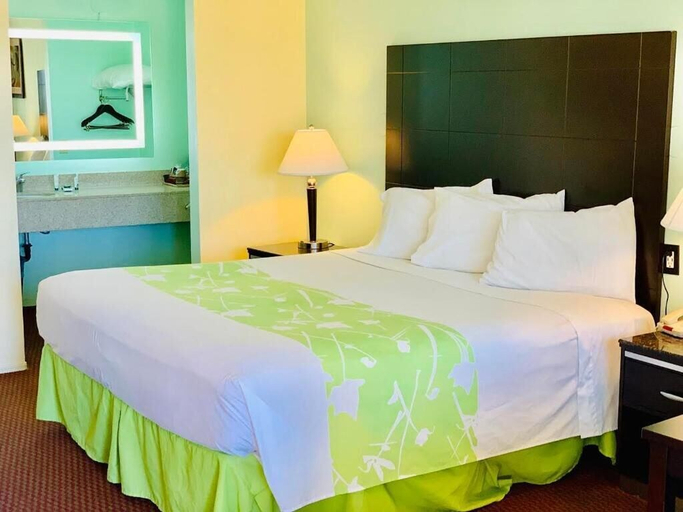 Bedroom 3, Morro Bay Beach Inn, San Luis Obispo