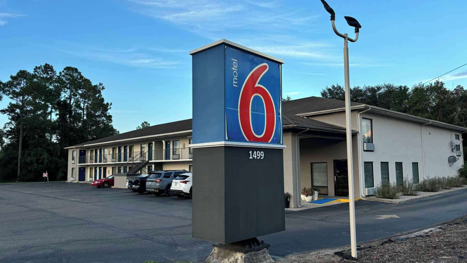 Others 1, Motel 6 Macclenny, FL, Baker