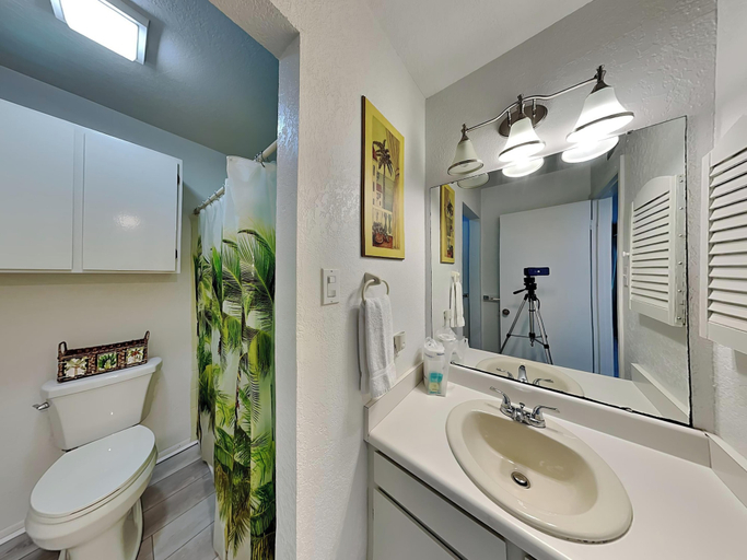 Bathroom 3, A Bay From It All by Miss Kitty’s, Aransas