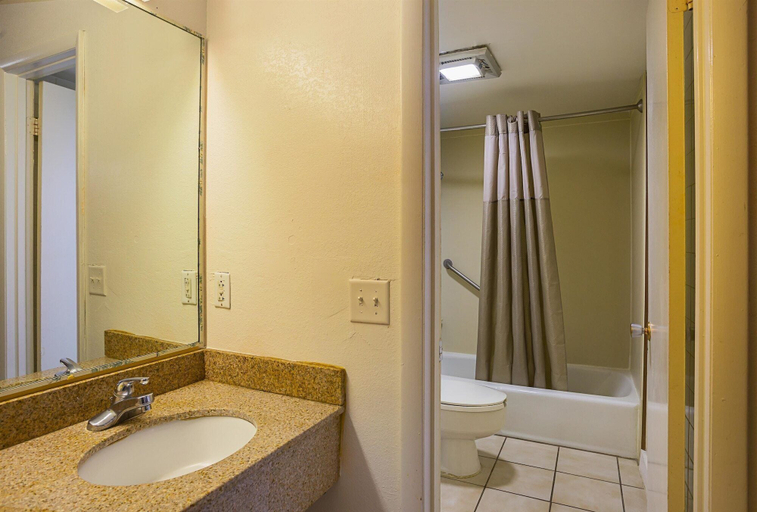 Bathroom 5, Motel 6 Brinkley, AR, Monroe
