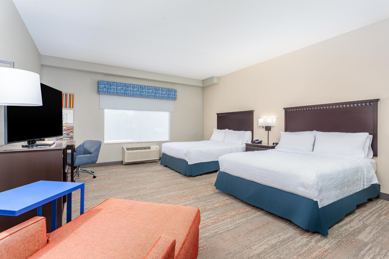 Bedroom 3, Hampton Inn & Suites Parkersburg Downtown, Wood
