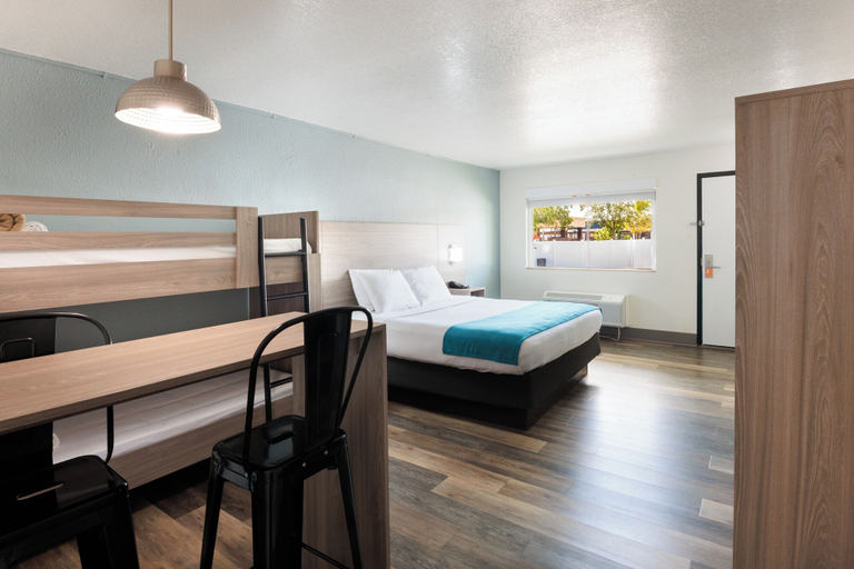 Bedroom 4, Coco Key Hotel & Water Park Resort, Orange