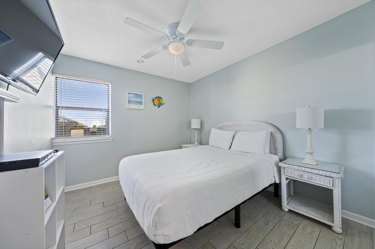 Bedroom 2, Sea Breeze 316, Baldwin
