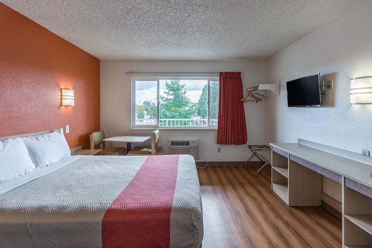 Bedroom 3, Motel 6 Beaverton, OR, Washington