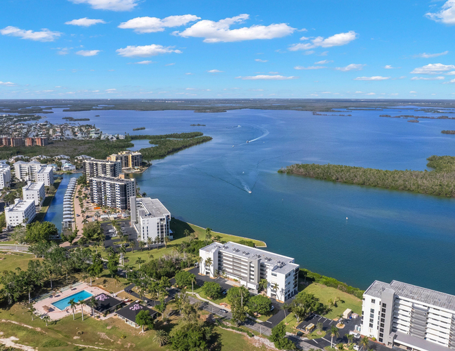 Exterior & Views 2, Palms of Bay Beach 4F by Distinctive Beach Rentals, Lee