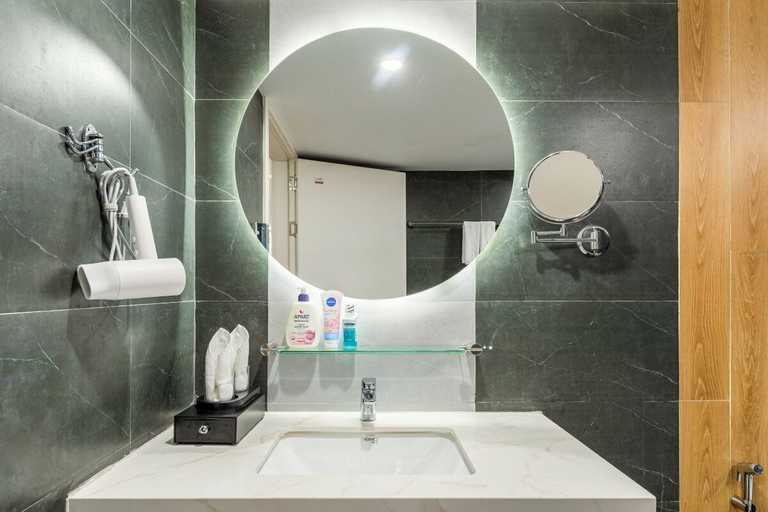 Bathroom 3, A25 Hotel - 137 Nguyen Du, Da Nang