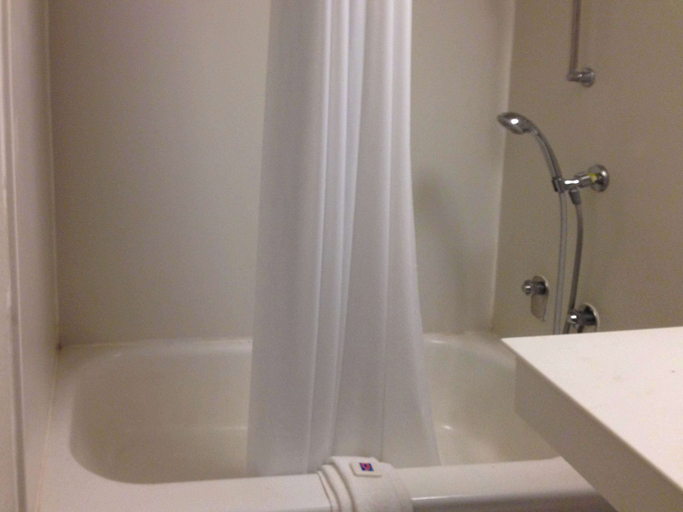 Bathroom 5, Motel 6 Monroe, LA, Ouachita