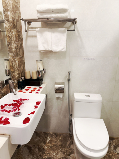 Bathroom 4, Golden Hotel, Hai Bà Trưng