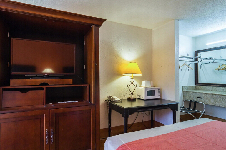 Bedroom 5, Motel 6 Townsend, GA, McIntosh