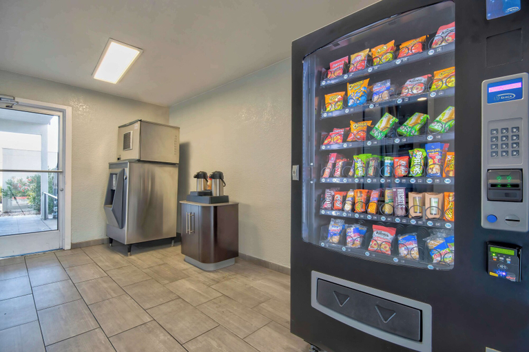 Food & Drinks, Studio 6 Albuquerque, NM – Midtown, Bernalillo