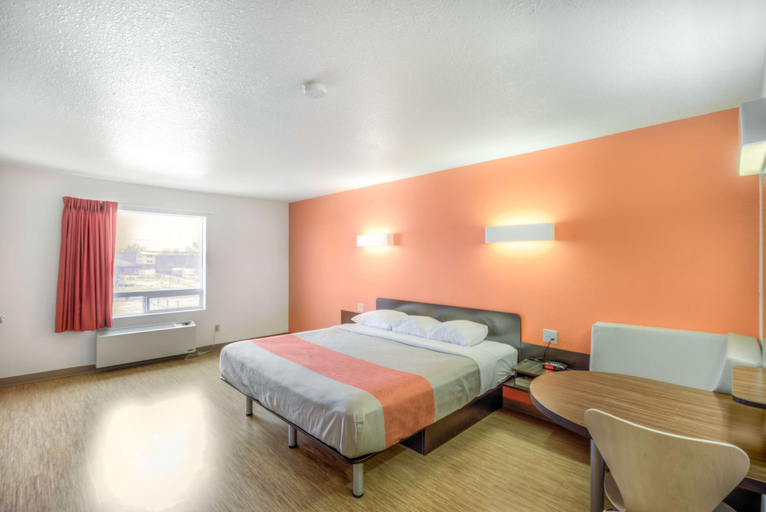 Bedroom 3, Motel 6 Regina, SK, Division No. 6
