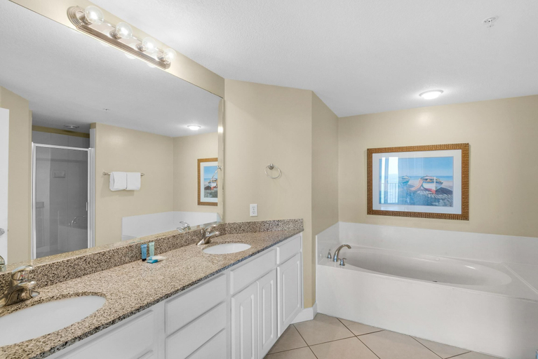 Bathroom 3, Grandview East 502, Bay