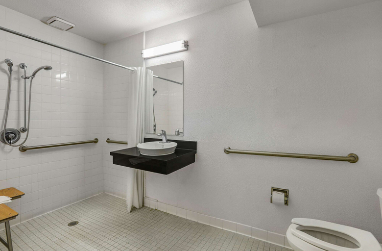 Bathroom 4, Motel 6 King City, CA, Monterey