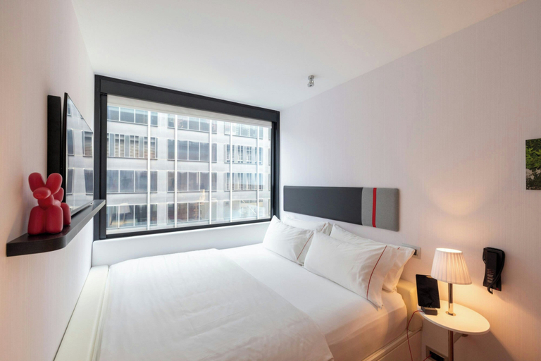 Bedroom 3, citizenM New York Times Square, New York